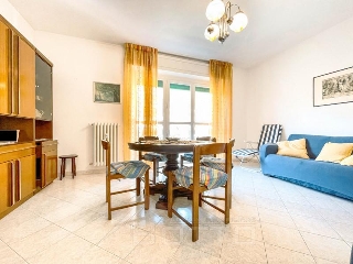 zoom immagine (Appartamento 125 mq, soggiorno, 3 camere, zona Cireggio)