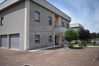 zoom immagine (Capannone 1015 mq, soggiorno, 3 camere, zona Vigatto (Corcagnano))