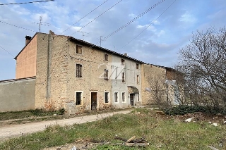 zoom immagine (Rustico 313 mq, soggiorno, 3 camere, zona Villafranca di Verona)