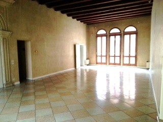 zoom immagine (Appartamento 350 mq, soggiorno, più di 3 camere, zona Piazze)