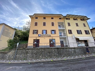 zoom immagine (Castelnovo monti centro: locale commerciale a piano terra)
