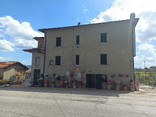 zoom immagine (Casa singola 475 mq, soggiorno, 4 camere, zona Sanfatucchio)