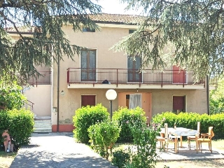 zoom immagine (Casa singola 2377 mq, soggiorno, 5 camere, zona Castiglione del Lago)