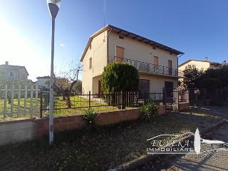 zoom immagine (Casa singola 760 mq, soggiorno, 3 camere, zona Castiglione del Lago)
