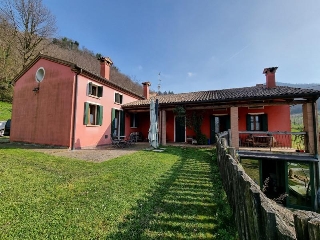 zoom immagine (Casa singola 400 mq, 4 camere, zona Castelnuovo)