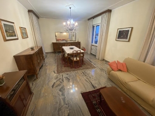 zoom immagine (Palazzo 700 mq, soggiorno, 2 camere, zona Arcella - San Carlo)