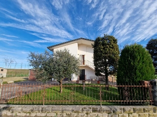 zoom immagine (Casa singola 200 mq, soggiorno, più di 3 camere, zona Este)