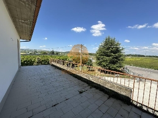 zoom immagine (Forlì - magliano, porzione di bifamigliare con ampio giardino)