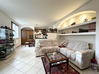 zoom immagine (Casa a schiera 160 mq, soggiorno, 4 camere, zona San Pietro in Elda)