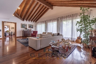 zoom immagine (Casa singola 312 mq, soggiorno, 4 camere, zona Ponte di Piave)