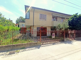 zoom immagine (Casa singola 230 mq, soggiorno, 3 camere, zona Sant'Osvaldo)