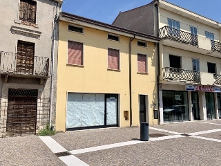 zoom immagine (Appartamento 120 mq, soggiorno, 2 camere, zona San Pietro)