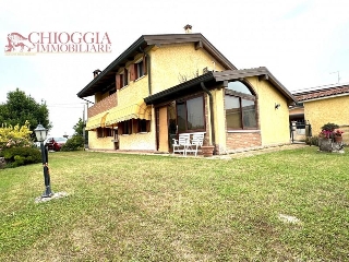 zoom immagine (Casa singola 140 mq, soggiorno, 3 camere, zona Ca' Lino)