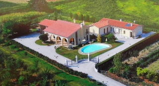zoom immagine (Villa 380 mq, soggiorno, più di 3 camere, zona Lissaro)