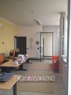zoom immagine (Ufficio 85 mq, 3 camere, zona Grisignano di Zocco - Centro)