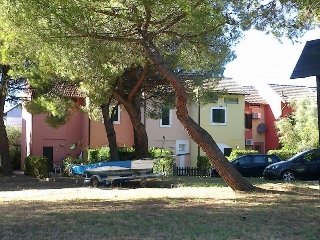 zoom immagine (Casa a schiera 80 mq, soggiorno, 2 camere, zona Albarella)