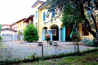 zoom immagine (Villa 500 mq, soggiorno, 4 camere, zona Rovato)